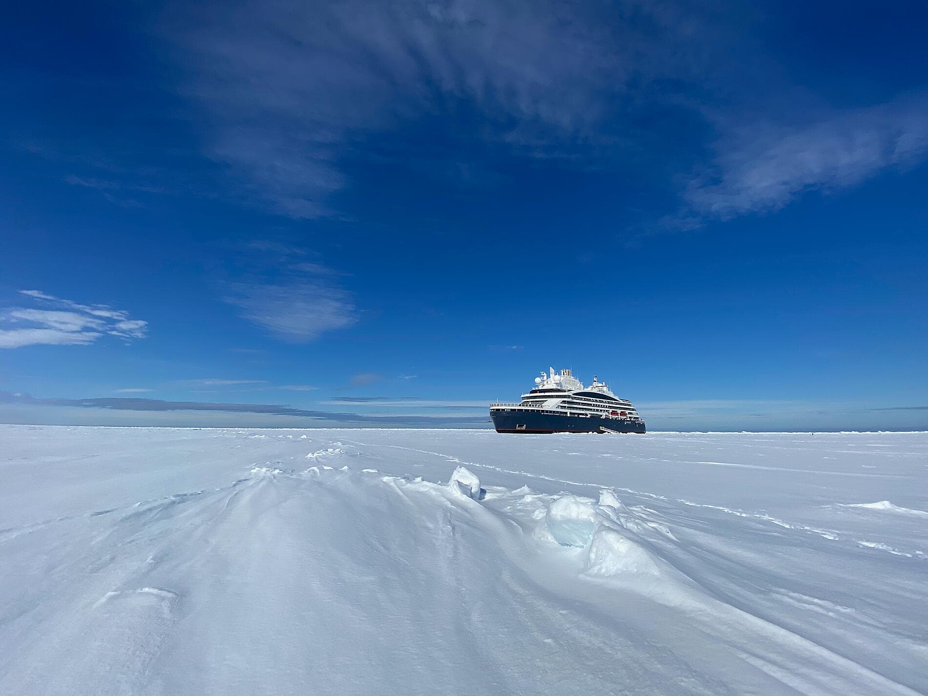 Entre deux continents, terres inexplorées d'Antarctique 